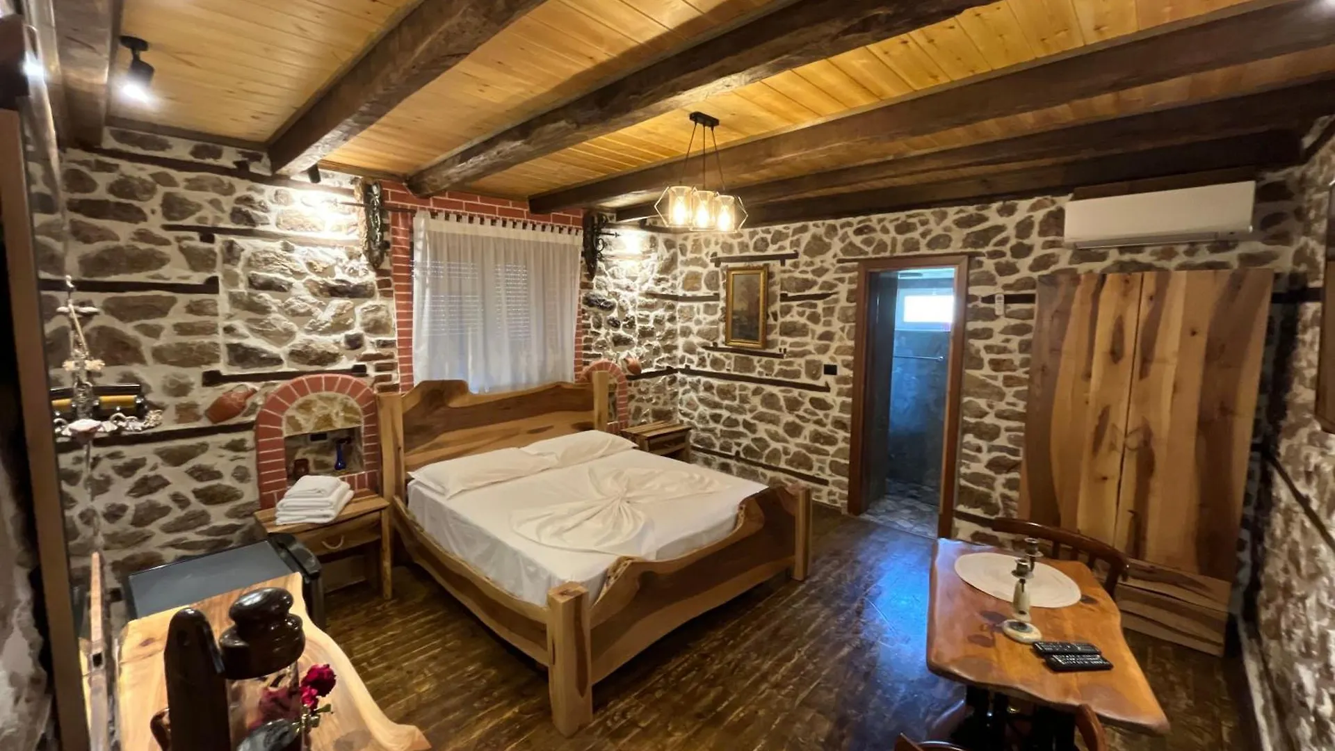 Guest house Vechia Villa Mitllari Tushemisht Albania